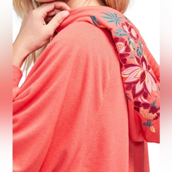 2x HP🎉 NWT Wildfox Oversized Cayenne Lotus-Embroidered Sumo Hoodie. Size X-Small - Picture 3 of 10